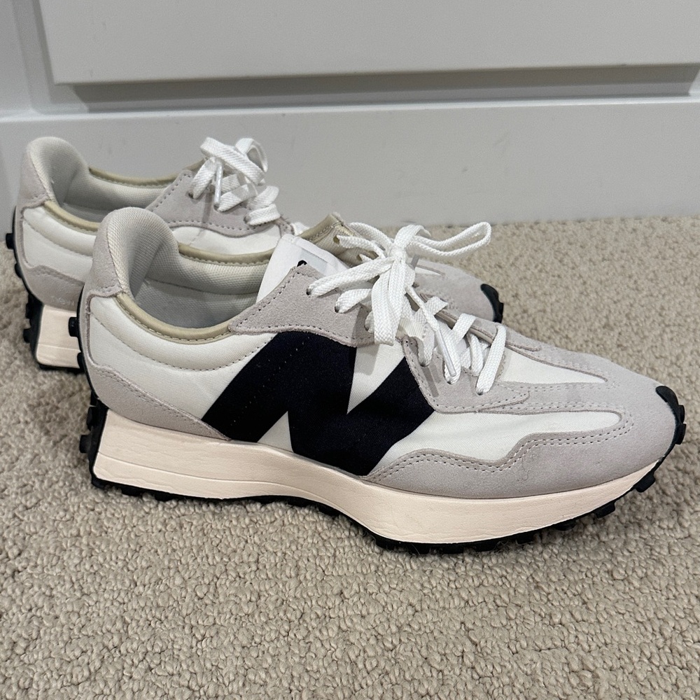 New Balance 327, EUC, worn a couple times…too small for me!